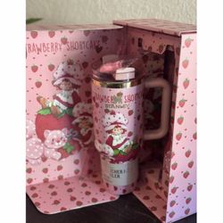 Strawberry Shortcake 40oz Stanley 