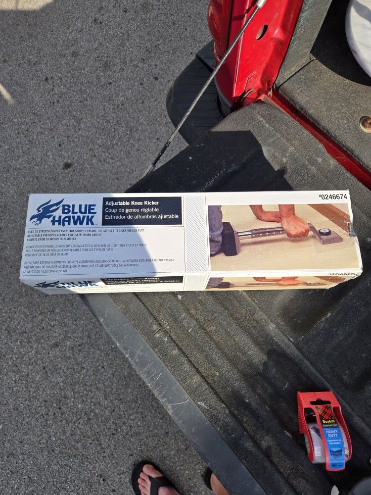 Like New Ajustable Carpet Knee Kicker."CHECK OUT MY PAGE FOR MORE DEALS "