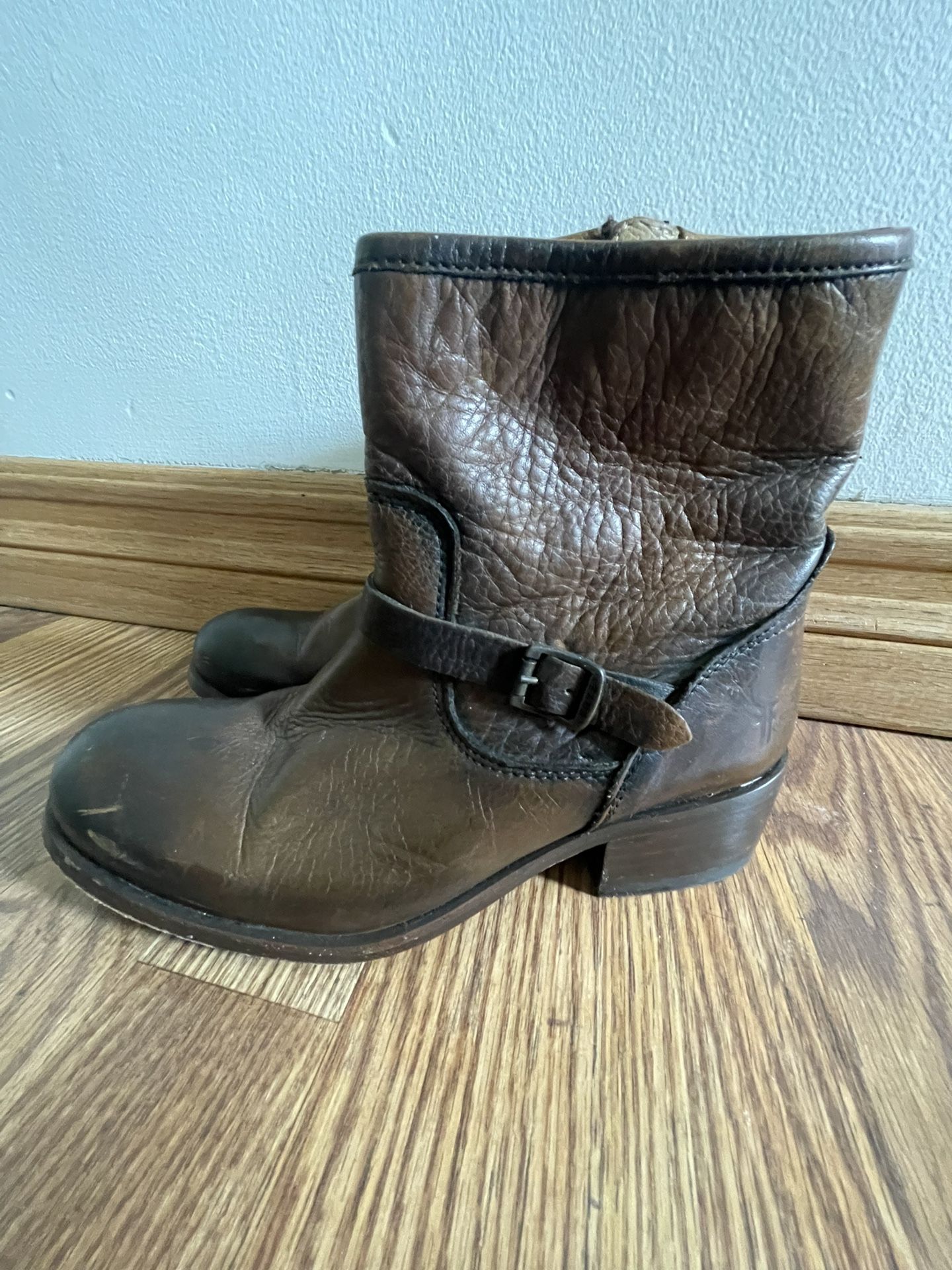 Frye Veronica Inside Zip Size 6” Booties-leather Boots
