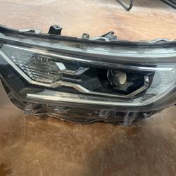 2024 Toyota XLE Headlight Left Side