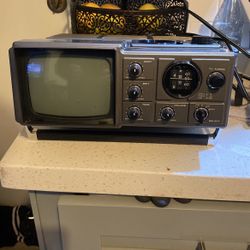 Vintage Magnavox Radio Tv