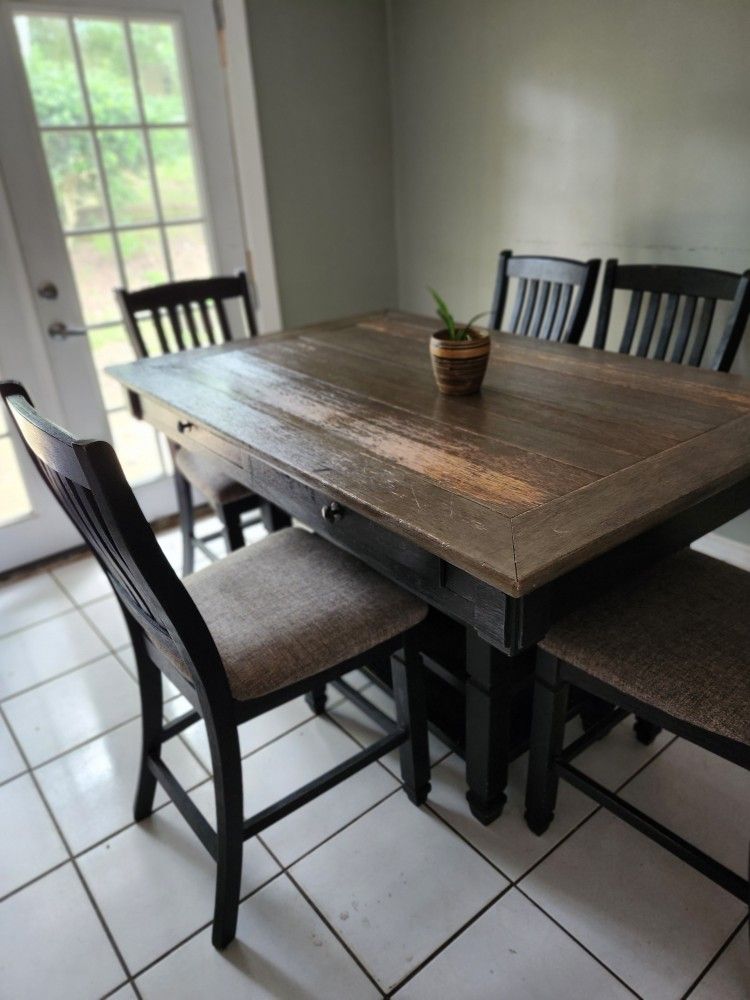 Wood Table&Chair Set W/wine rack