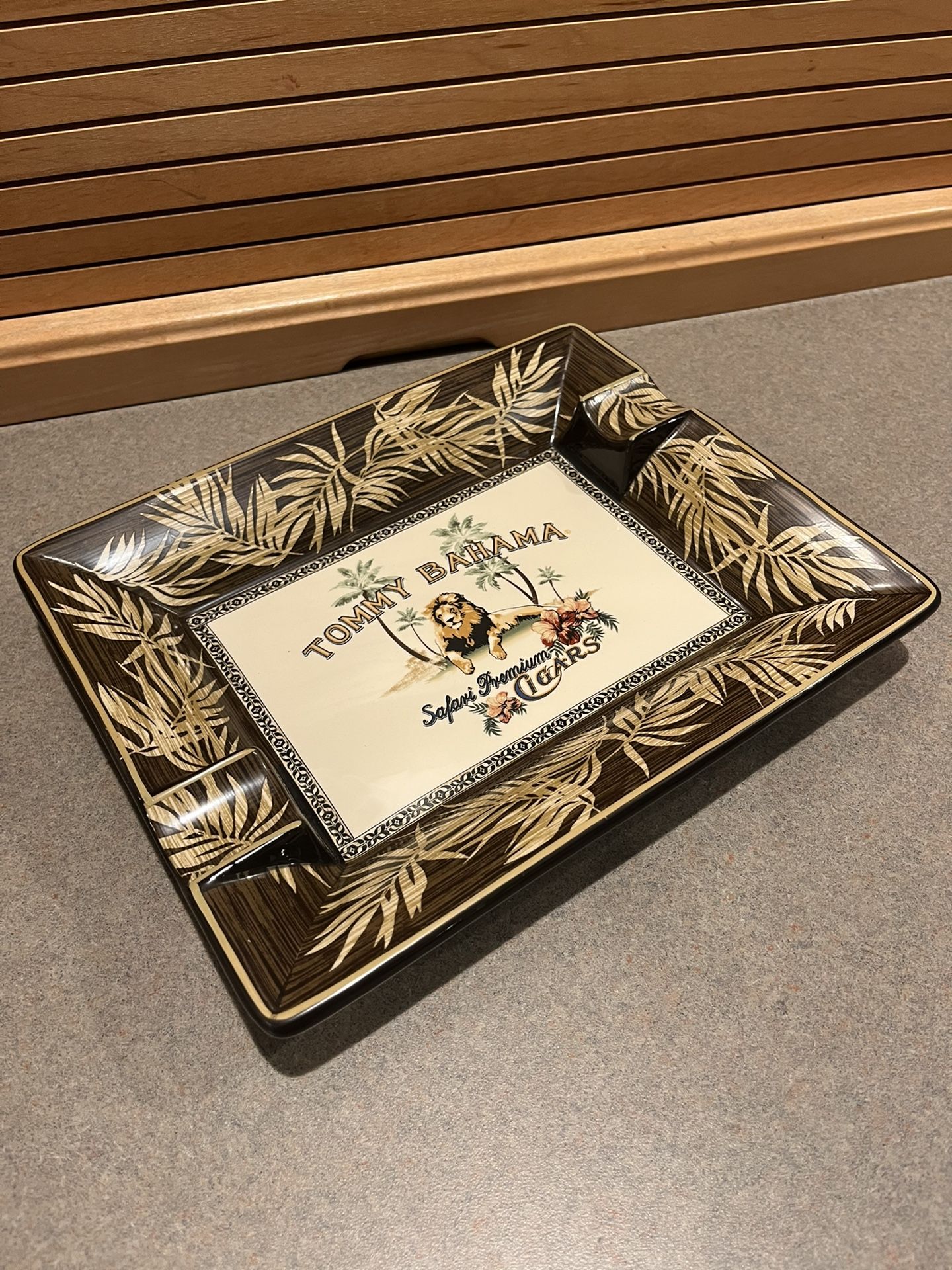 TOMMY BAHAMA SAFARI PREMIUM CIGARS PORCELAIN CERAMIC CIGAR ASHTRAY
