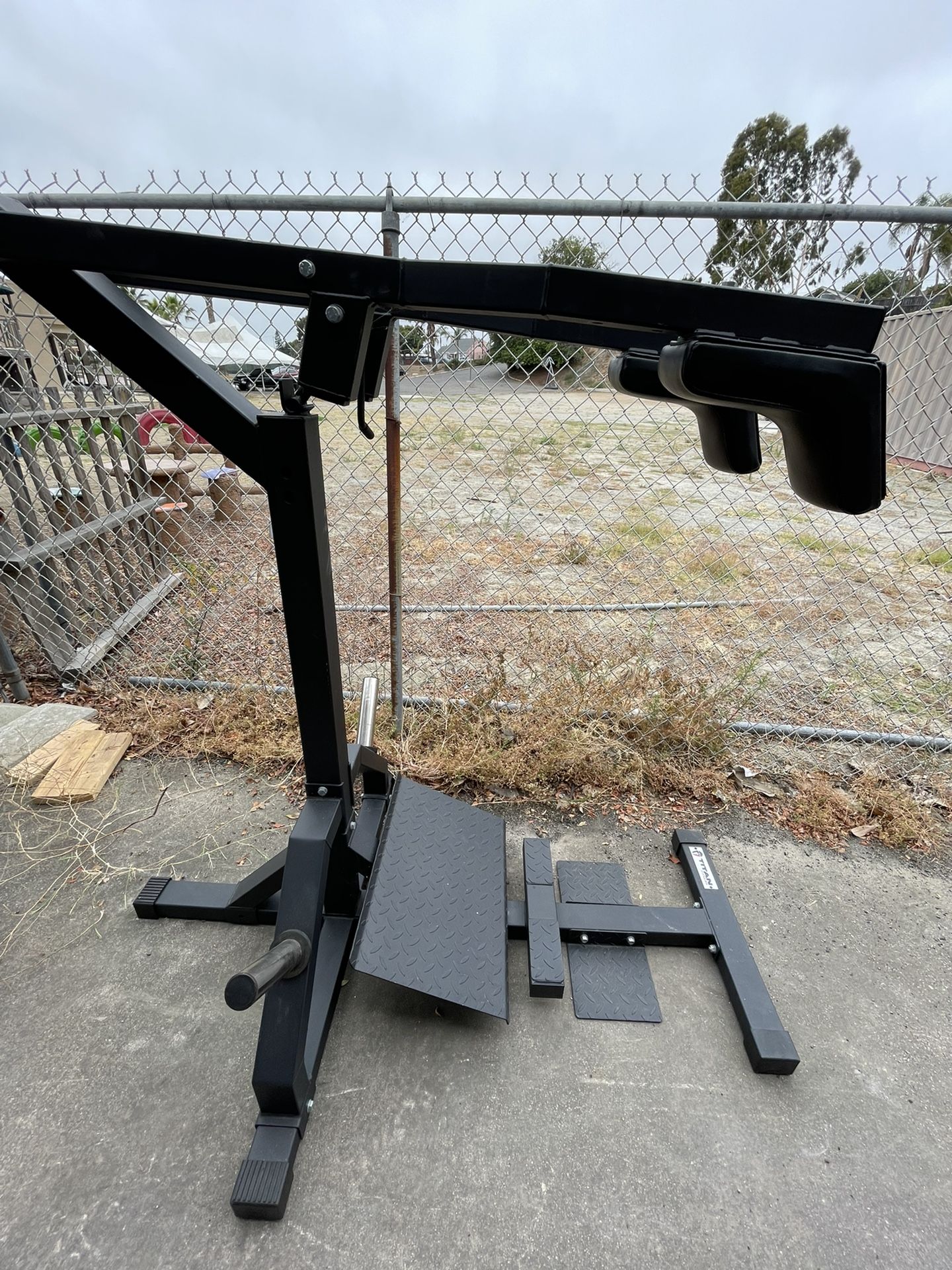 Titan Fitness Leverage Squat Machine