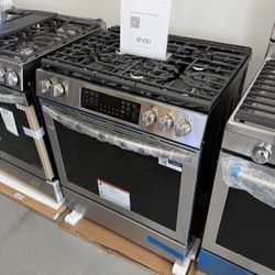 Frigidaire 30 Inch Front Control Gas Range - 1 Year Warranty