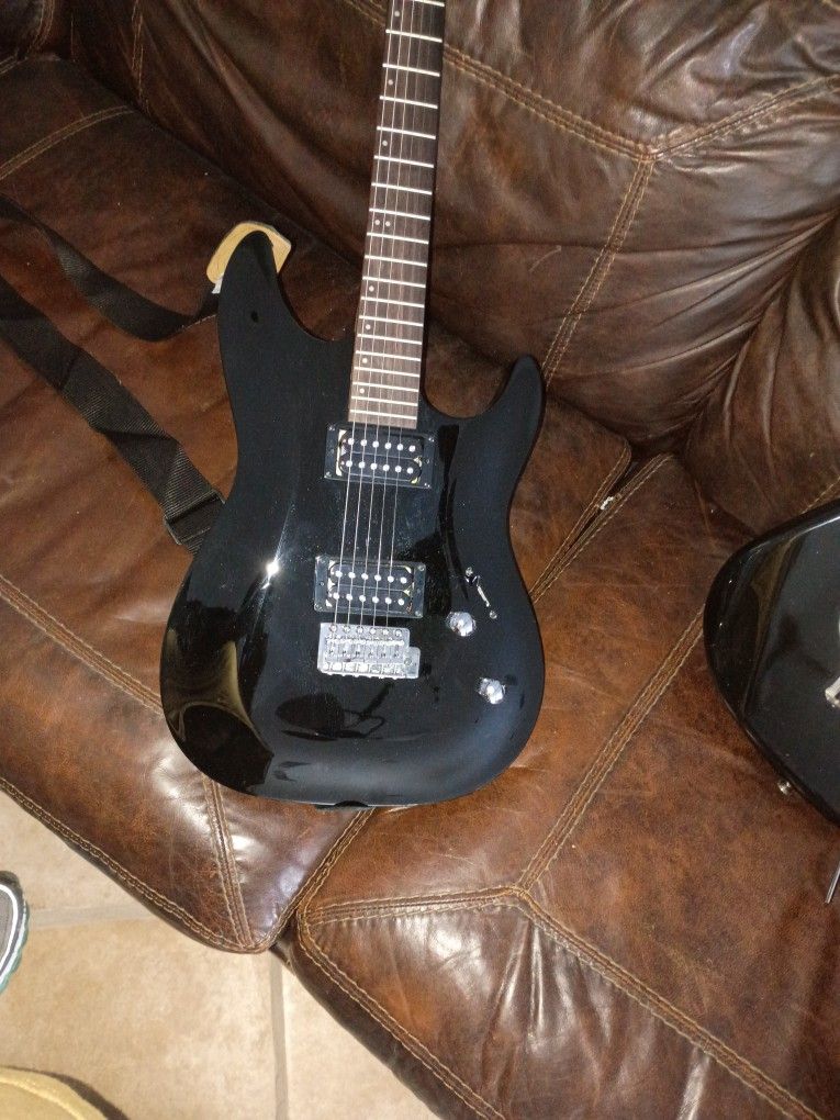 Laguna Le300 Electric Guitar 6 String Like New Solid Black 