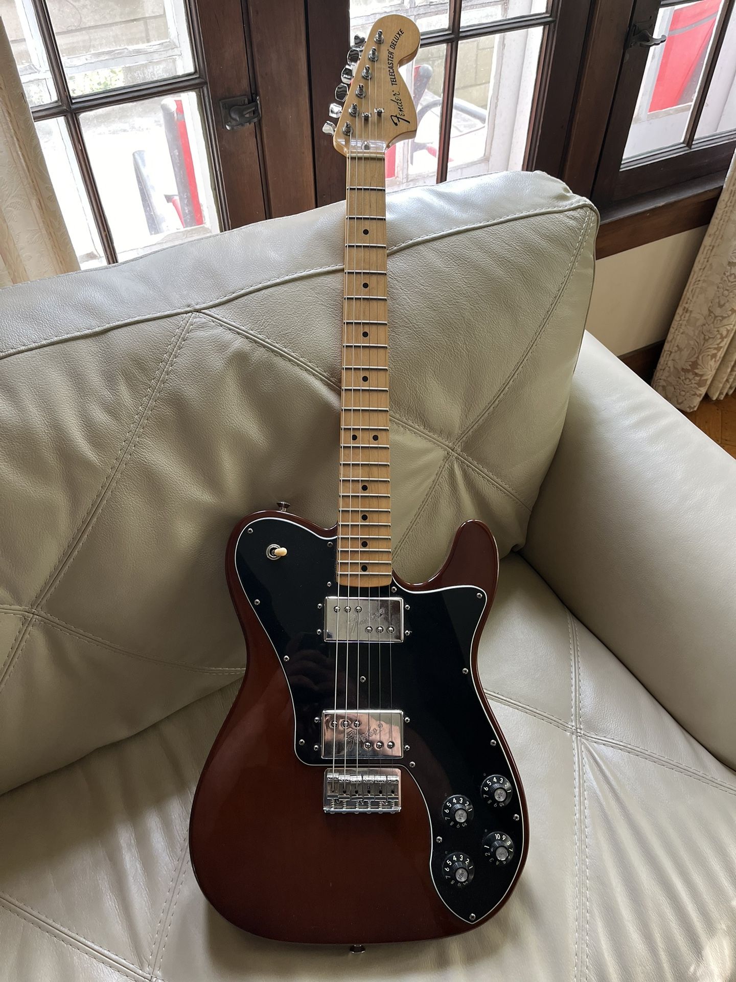 Fender Telecaster Deluxe ‘72 Reissue (Walnut)