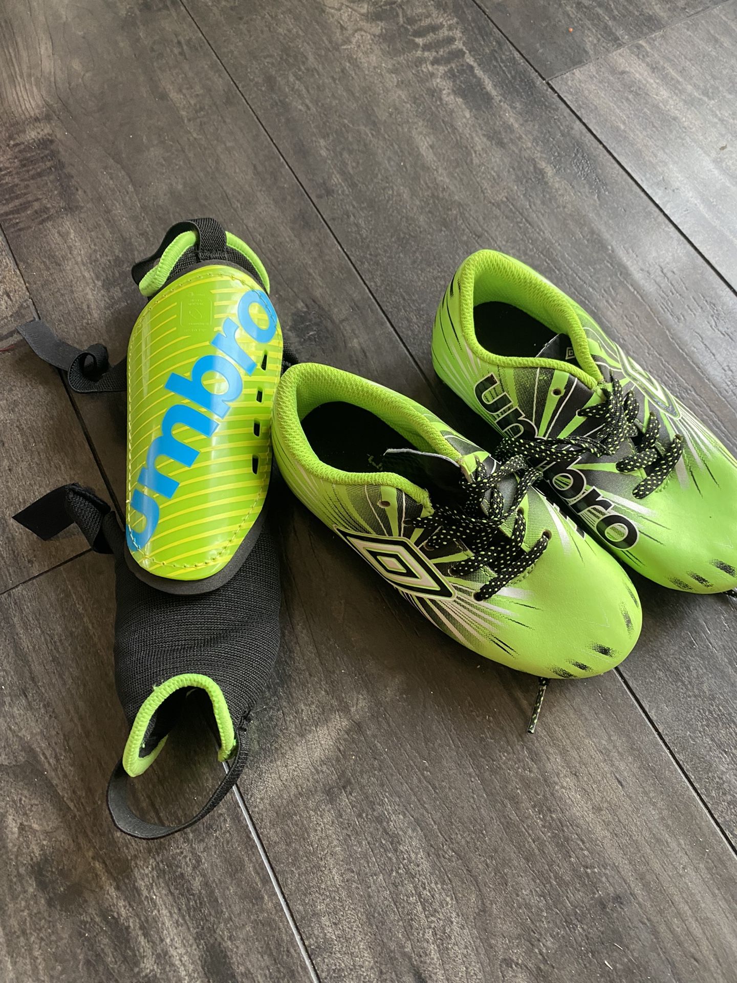 Umbro Soccer Cleats And shin guards ⚽️
