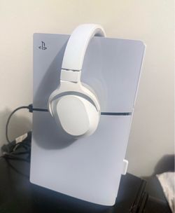 PS5 Slim Digital Bundle - 2 Controllers, Gaming Monitor & Razer Headset