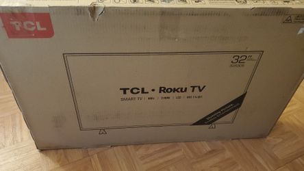 TCL Roku TV 32inch with 2 Roku remote controls