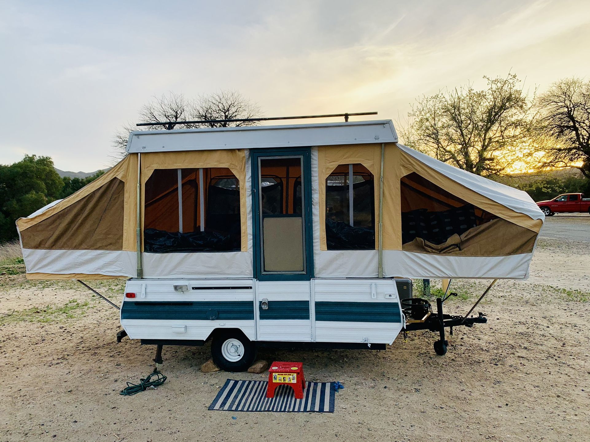 Small Jayco Pop-up Camper / Tent Trailer