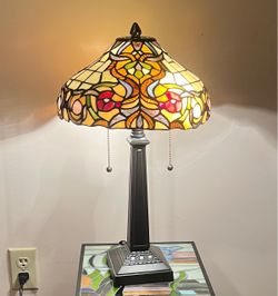 Tiffany-Style Stained Glass Table Lamp