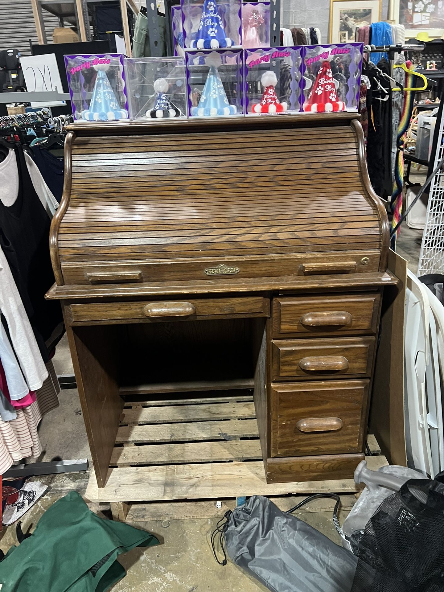 Roll up desk in very good shape for its age p/u Willow Grove PA