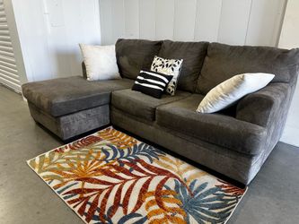 GRAY SECTIONAL COUCH W/ FREE DELIVERY