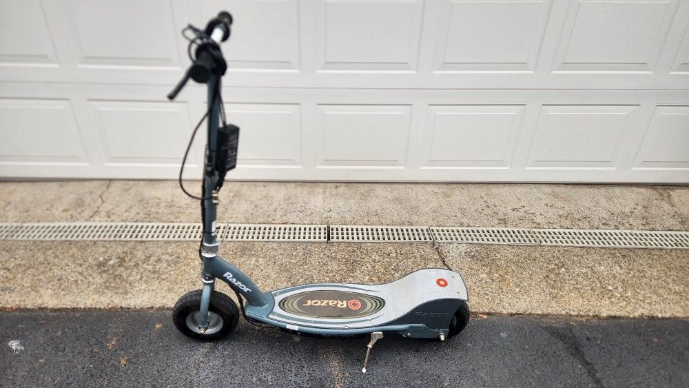 Gray Razor E300 Electric Scooter