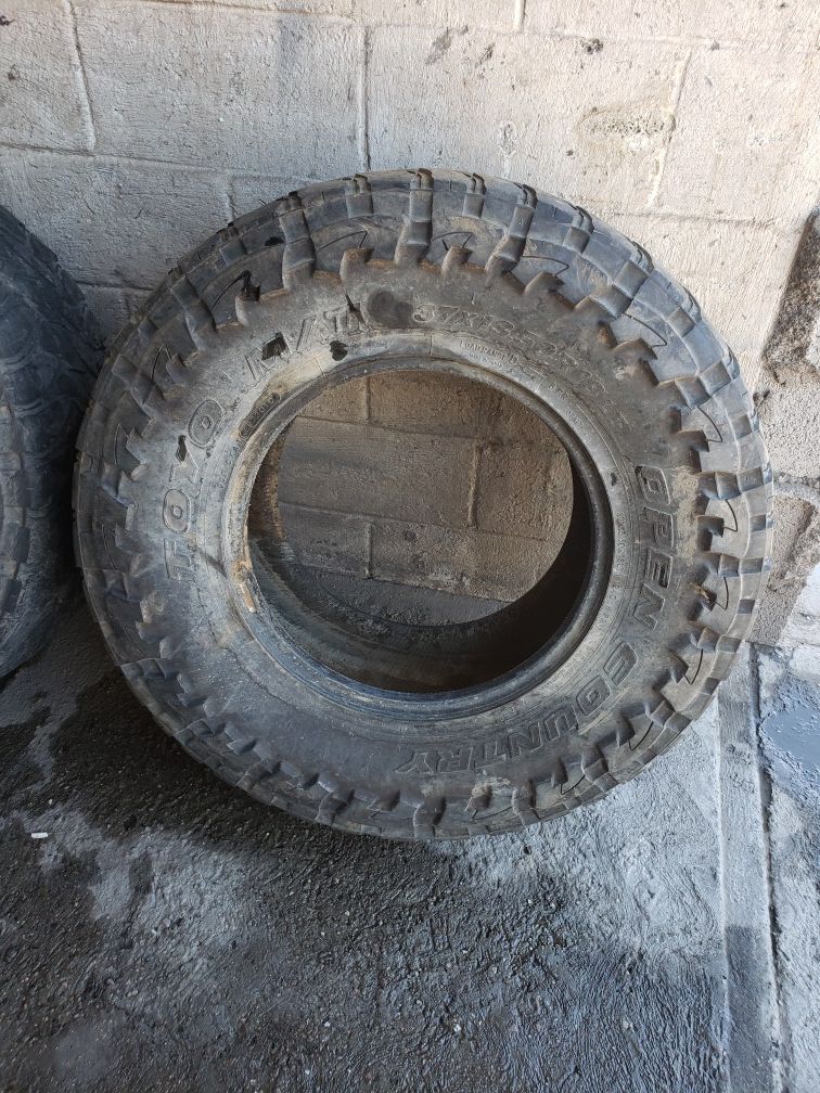Toyo open country m/t 37x13.50R18 37 13.5 r18 2 used tires