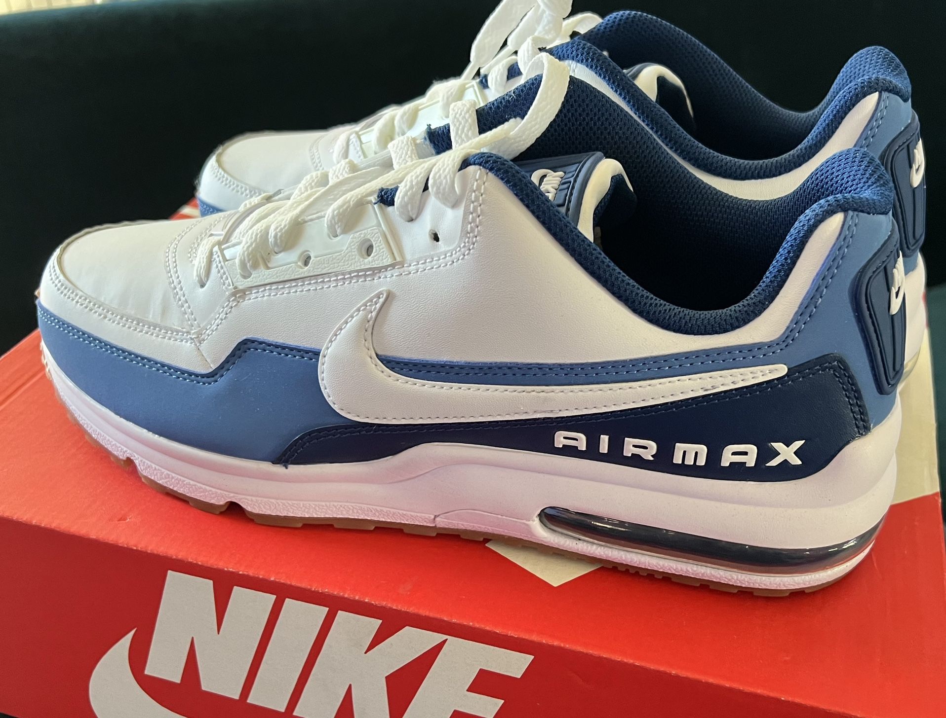 NIKE AIR MAX MEN’S SIZE 11