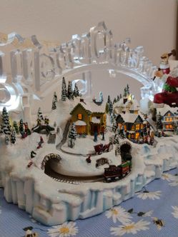Bradford Exchange Thomas Kinkade "Santas Inspiration" Animated Christmas Village