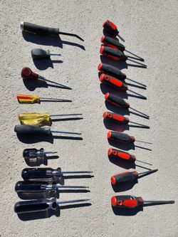 screwdriver set
flathead
phillips
hex
etc.
total 21 pcs
all for $15