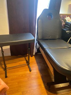 Arm rest and tattoo bed