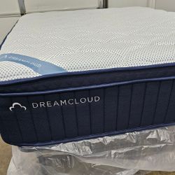 LIKE NEW! DreamCloud Premier Queen Mattress - Delivery Available