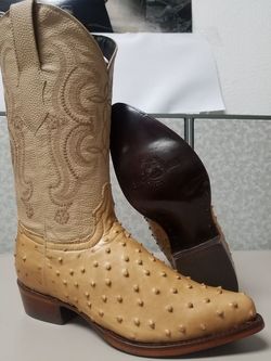 Bota vaquera grabada