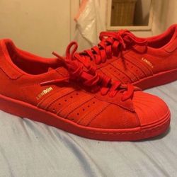 RED ADIDAS SUPERSTAR (Size 7)