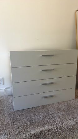 Gianna 31.57'' W 4 - Drawer Dresser
