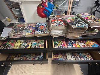 Comic collection 200+ items