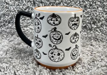 Halloween Bats Pumpkins Embossed Hand Painted 16 oz Coffee Mug inHomestyle 2020