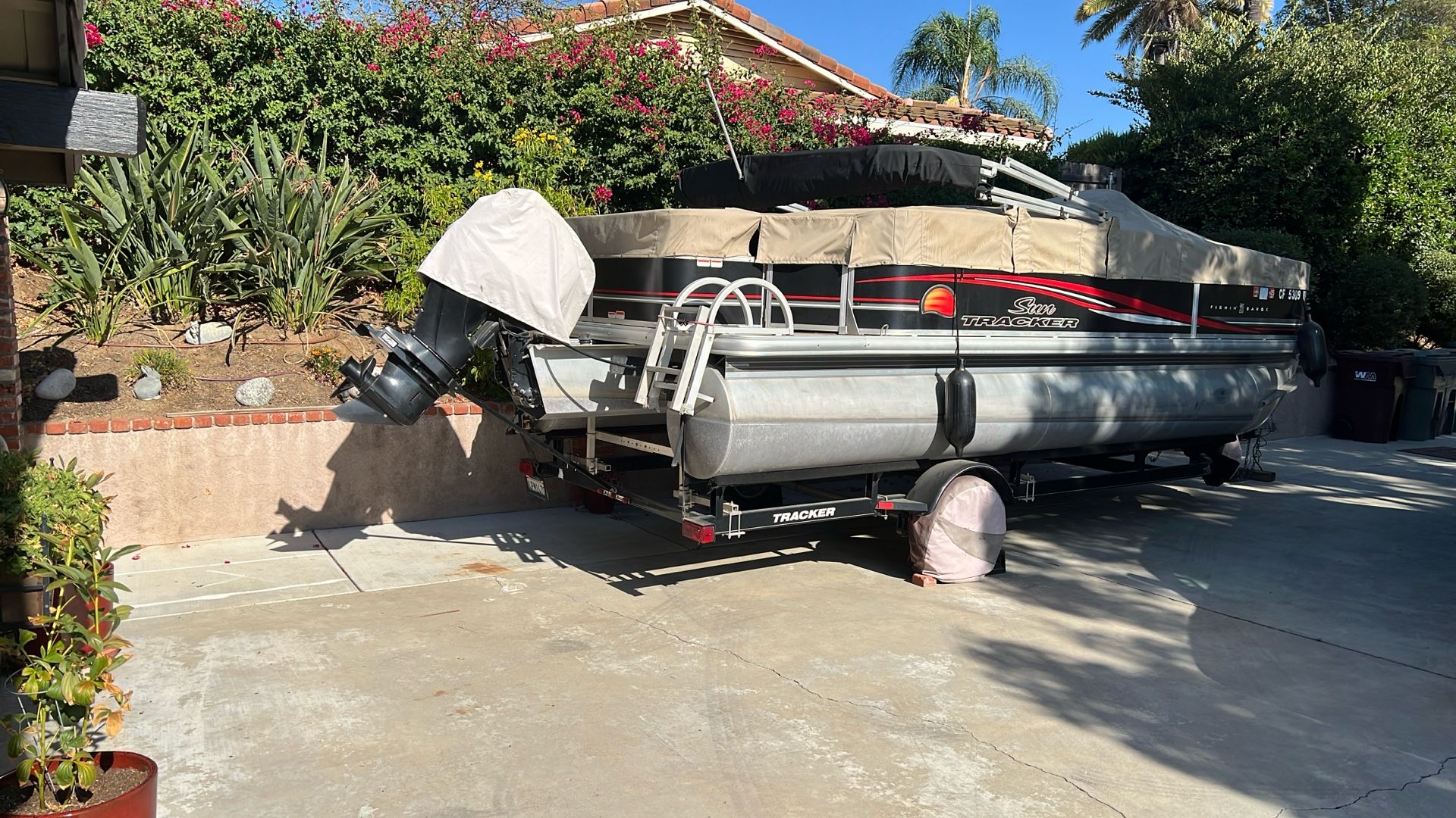 21 Ft Sun Tracker Fishing Barge