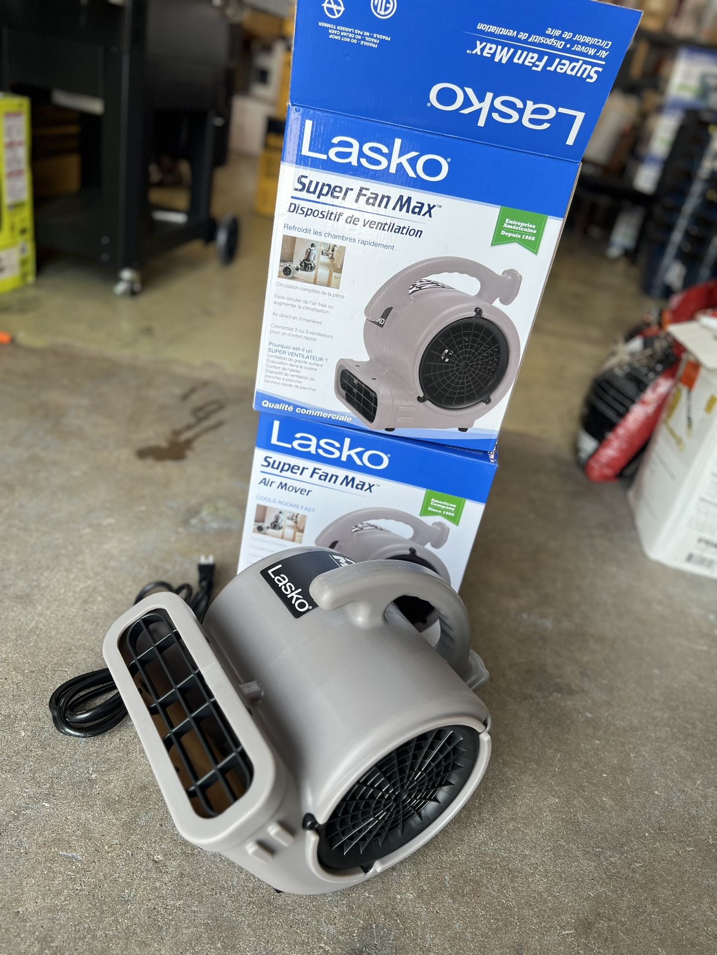 Lasko SF-20-G High Velocity Super Fan Max Air Mover Floor Fan with 3 Speeds  for Sale in Arlington, TX - OfferUp