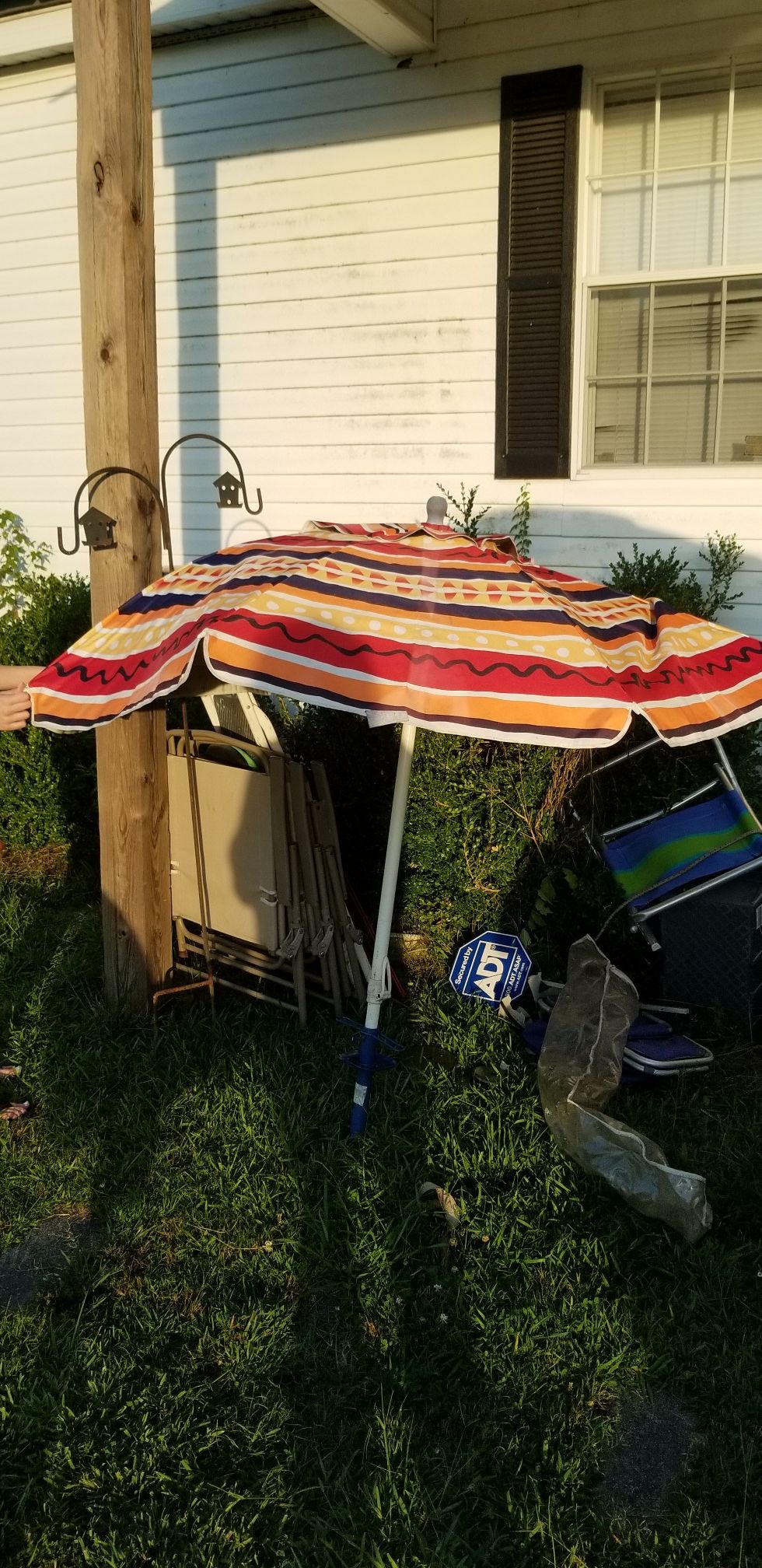 Beach umbrella w screw in stand