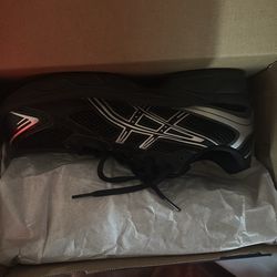 Black asics model 1130 size 7
