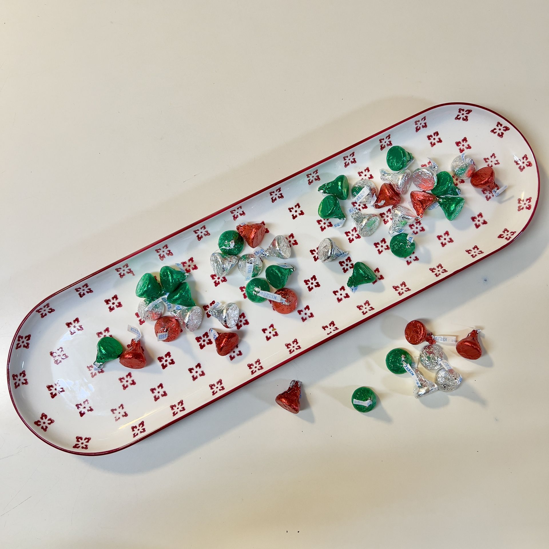 BAUM Madley White Oval Ceramic Red Rim floral pattern Long Oval Platter Dish