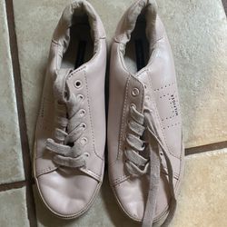 Woman’s Pale Pink Leather Tennis Sneakers Size 7 Tommy Hilfiger 