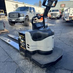 CROWN FORKLIFT DUALL PALLET HANDLE