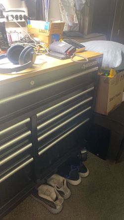 Husky working bench with drawers and wheels in perfect condition not including tools 46”x24”x36”high