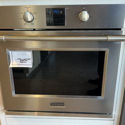 FRIGIDAIRE PROFESSIONAL 30” SINGLE WALL OVEN CONVECTION 5.1 CuFt TEMP PROBE