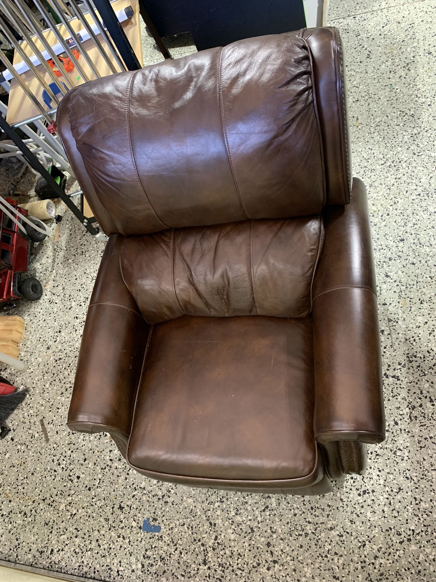 Lazyboy reclining Carleton brown leather chair. for Sale in Yorba