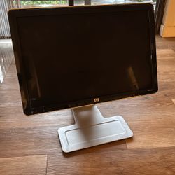 HP W2207 Monitor – 22”