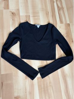 Forever 21 Black Ribbed Cropped V-Neck Long Sleeve Top