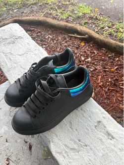 Alexander McQueen -Size 8