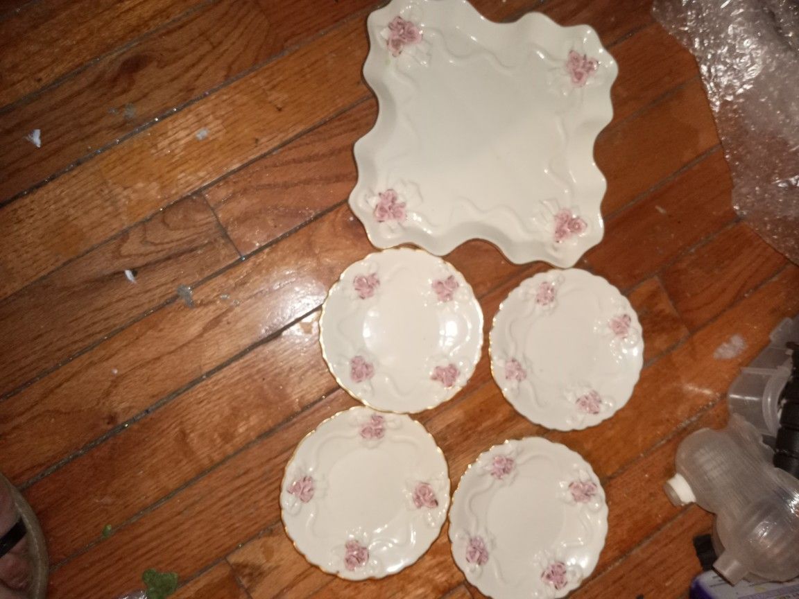 Ivory Porcelin With Raised Pink Porcelin Roses 5 Peice Set All For $35