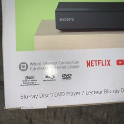 NEW SONY BDP-S1700 BLUE RAY DVD PLAYER