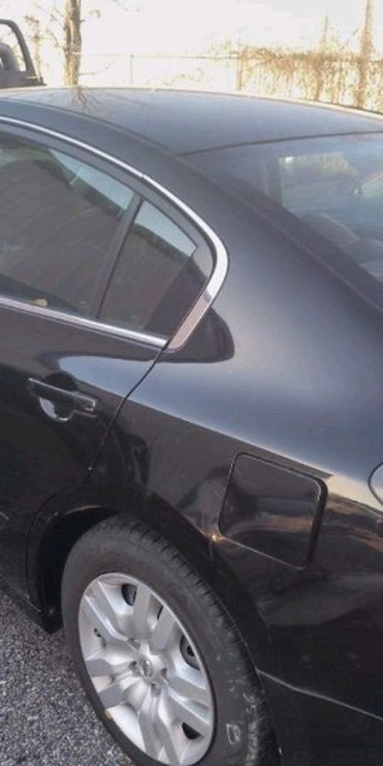 Parting Out a 2010 Nissan Altima Good Motor And Transmission