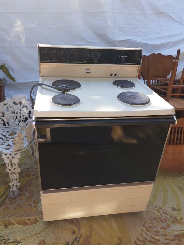 Estufa Electrica, Magic Chef, Beige, Working. $50