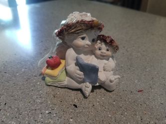 Dreamsicle Collectable Angel Reading Books Together