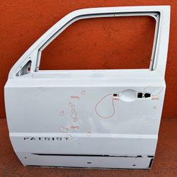 2011 - 2017 JEEP PATRIOT LEFT DRIVER SIDE FRONT DOOR SHELL PANEL OEM