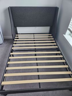 Modern BED FRAME- LİKE NEW PET FREE